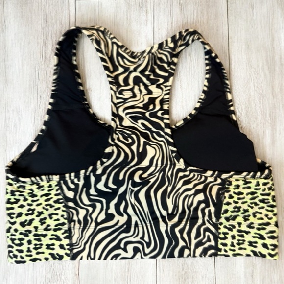 Fabletics On-The-Go Medium Impact Sports Bra Neon Cheetah Zebra Print size XL - Picture 2 of 3